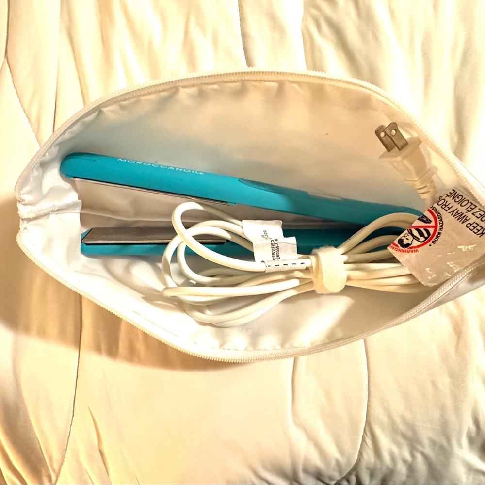 Moroccanoil Perfectly Polished Titanium Flat Iron - Picture 6 of 6